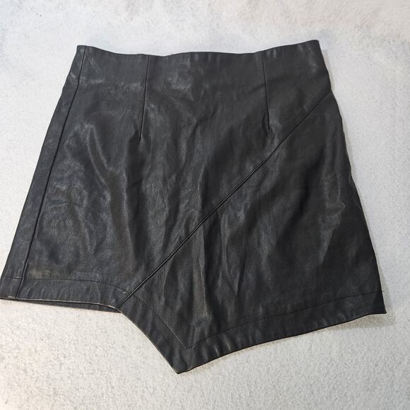 FOREVER 12 Faux Leather Mini Skirt Sz L Zip Up Asymmetrical Front - Picture 1 of 4